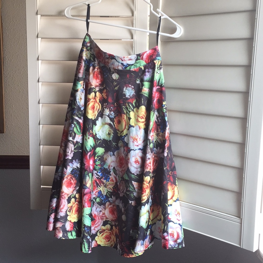 Chi Chi London floral print midi skirt - Picture 8 of 8